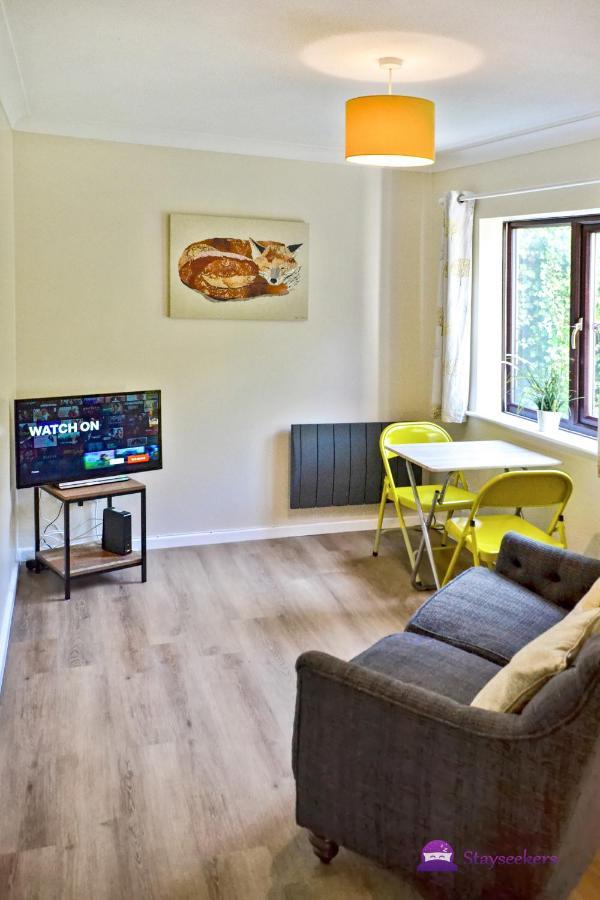 Station 1 Bed Apartment - Stayseekers Salisbury Exterior foto